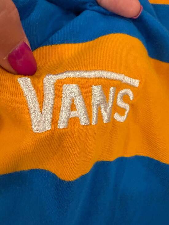 Vans - Picture 2 of 4